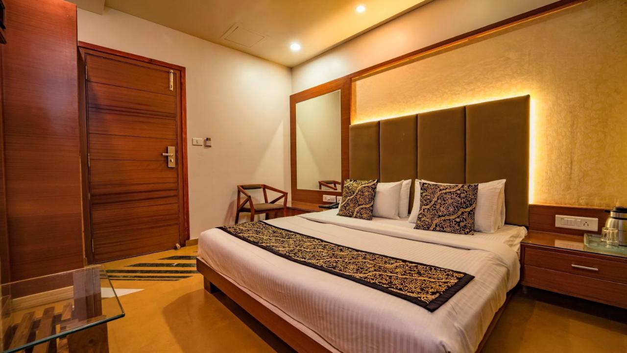 Uddhav Vilas A Family Hotel Ουνταϊπούρ Εξωτερικό φωτογραφία