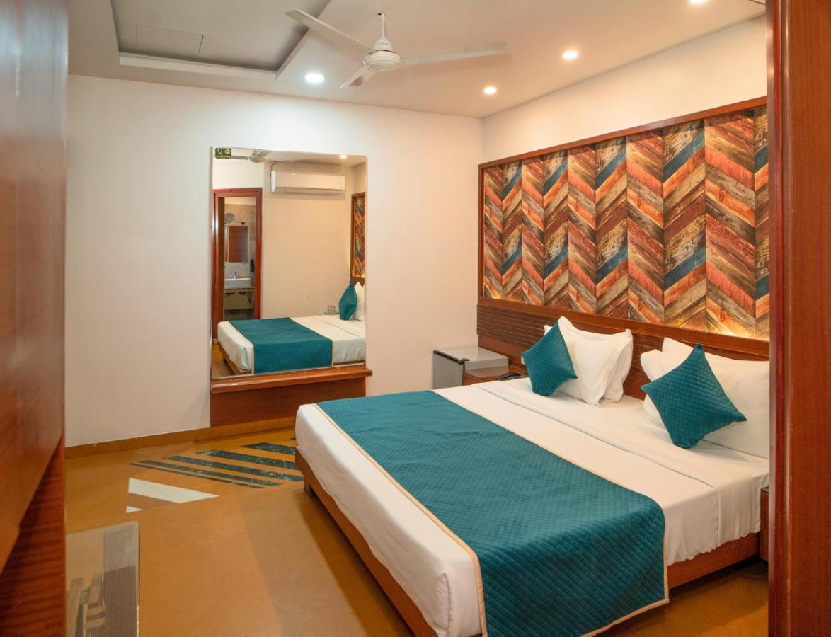 Uddhav Vilas A Family Hotel Ουνταϊπούρ Εξωτερικό φωτογραφία